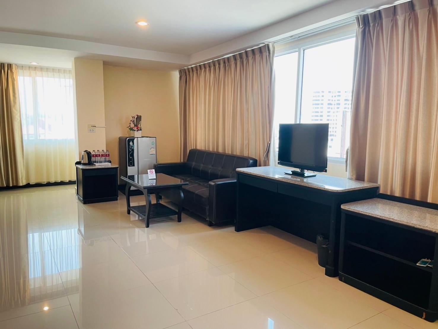 Hotel The Grand Day Night Pattaya Exteriér fotografie